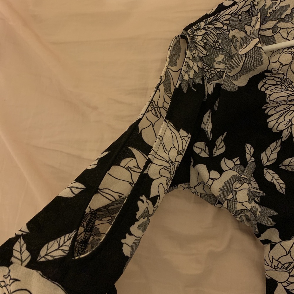 Lulu’s black and white floral print dress xs - Picture 5 of 5